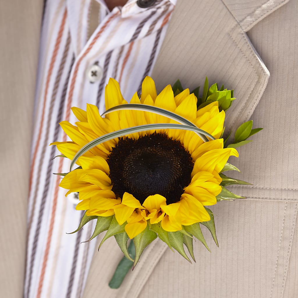Free Spirit Boutonniere – Seminole Florist, Seminole FL